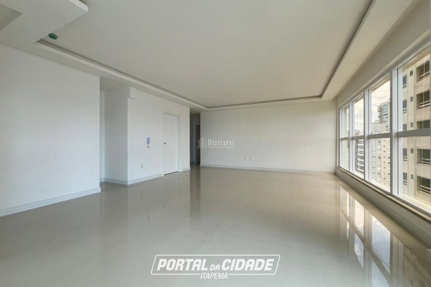 Apartamento &agrave; venda - 180m&sup2; - Meia Praia