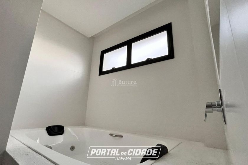 Apartamento &agrave; venda - 182m&sup2; - Meia Praia