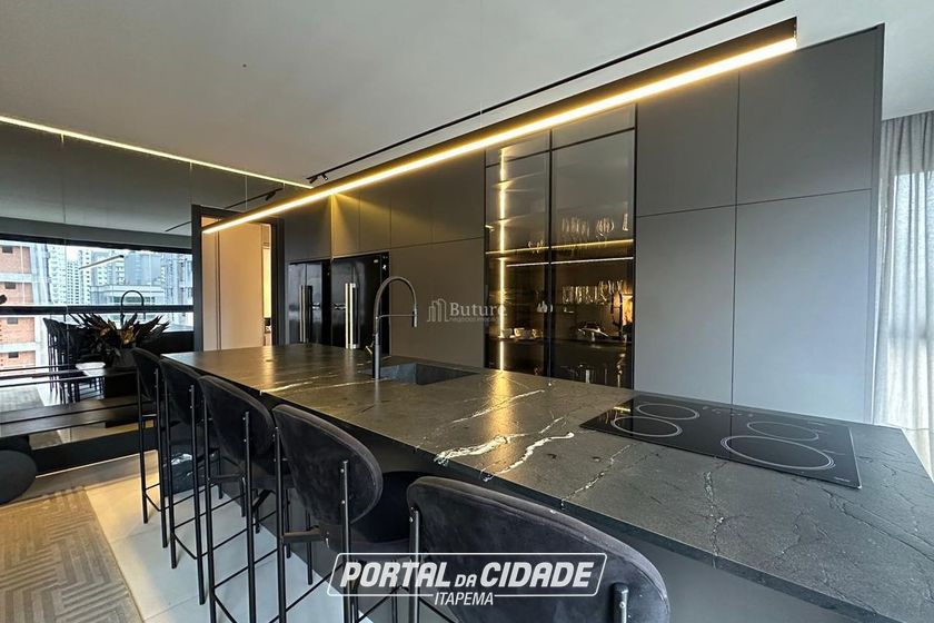 Apartamento &agrave; venda - 128m&sup2; - Meia Praia