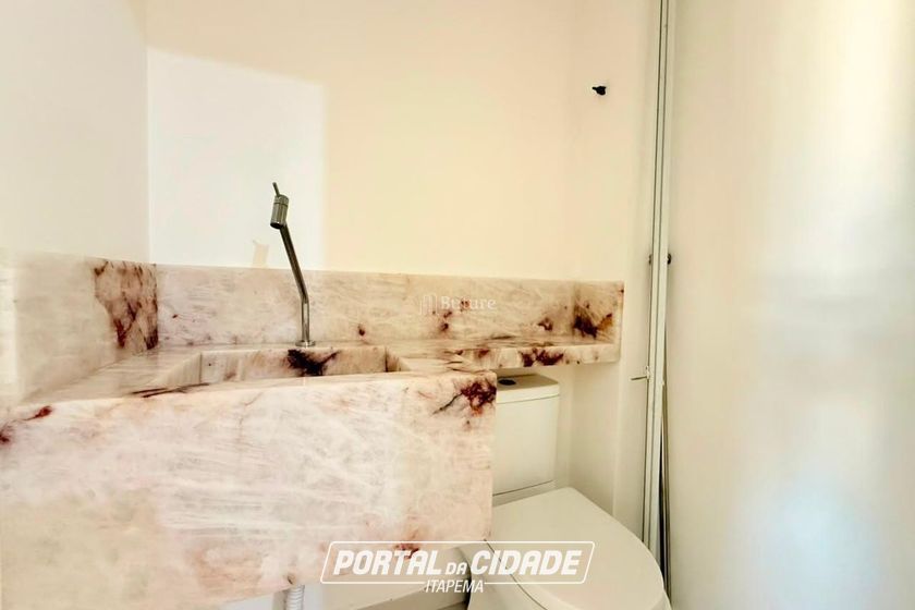 Apartamento &agrave; venda - 136m&sup2; - Meia Praia