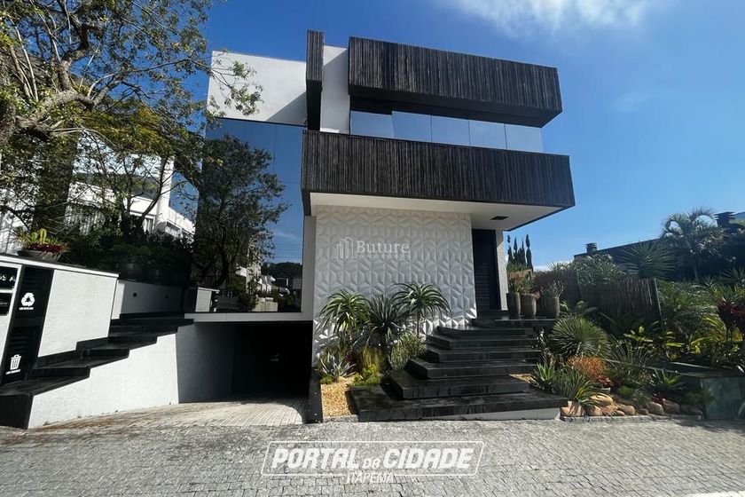 Casa &agrave; venda - 650m&sup2; - Regi&atilde;o das Praias