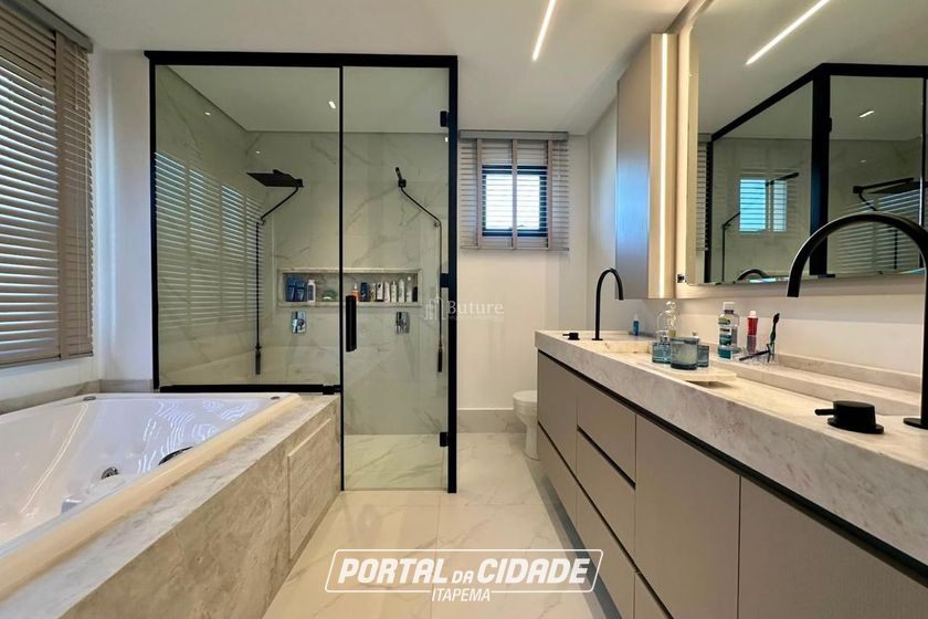 Apartamento &agrave; venda - 210m&sup2; - Centro