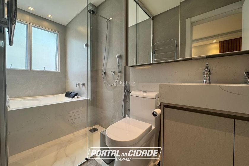 Apartamento &agrave; venda - 142m&sup2; - Meia Praia