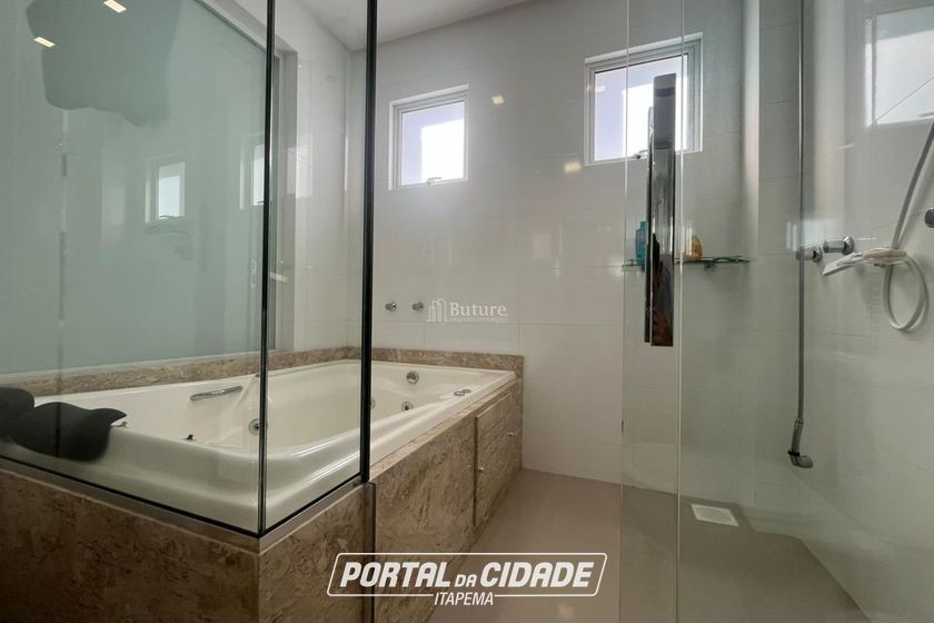 Apartamento &agrave; venda - 159m&sup2; - Meia Praia