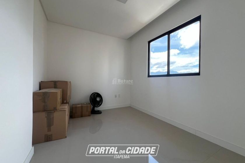 Apartamento &agrave; venda - 106m&sup2; - Meia Praia