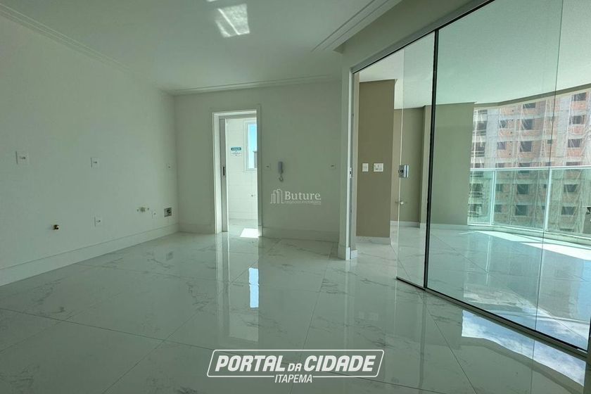 Apartamento &agrave; venda - 130m&sup2; - Meia Praia