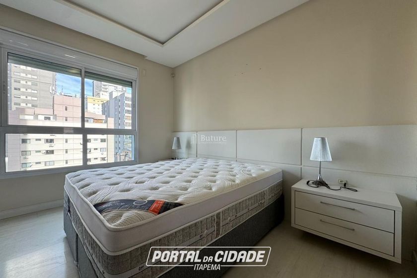 Apartamento &agrave; venda - 180m&sup2; - Meia Praia