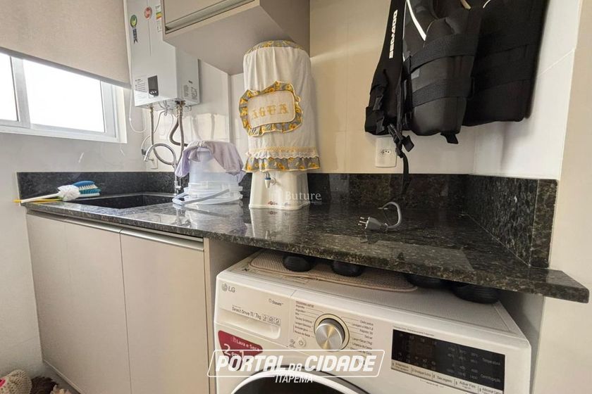 Apartamento &agrave; venda - 130m&sup2; - Meia Praia