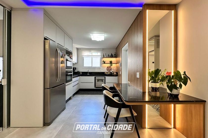 Apartamento &agrave; venda - 140m&sup2; - Meia Praia