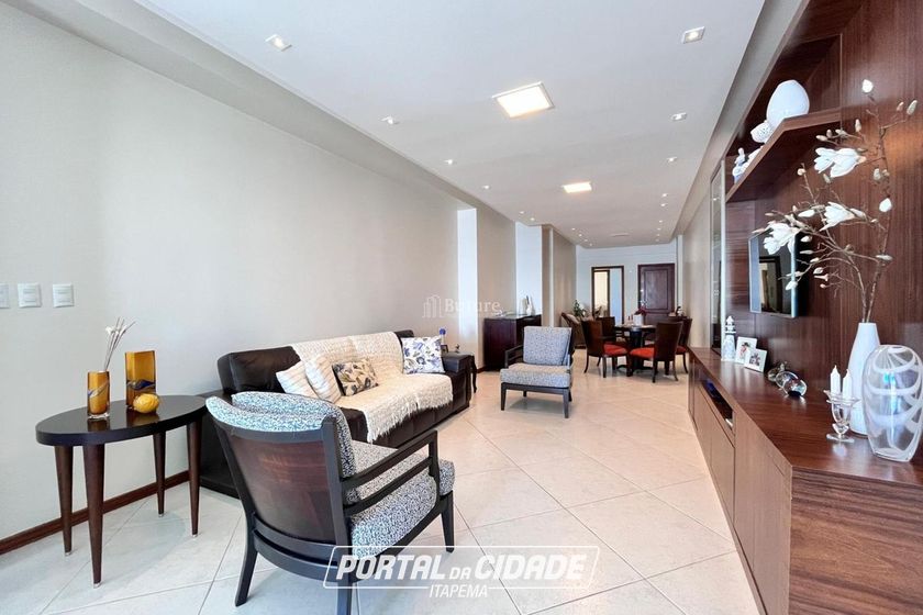 Apartamento &agrave; venda - 170m&sup2; - Meia Praia