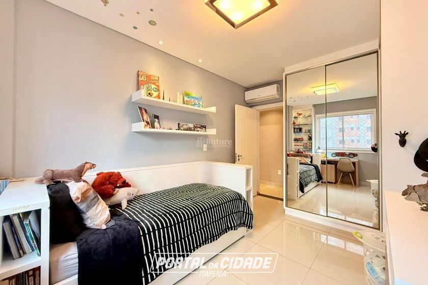 Apartamento &agrave; venda - 121m&sup2; - Meia Praia