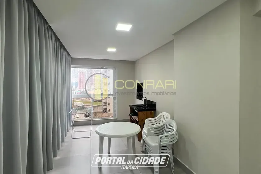 Apartamento para alugar - 180m&sup2; - Meia praia