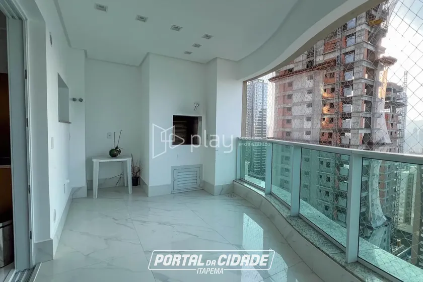 Apartamento &agrave; venda - 160m&sup2; - Meia Praia