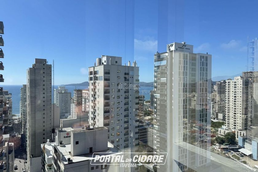 Apartamento &agrave; venda - 129m&sup2; - Meia Praia