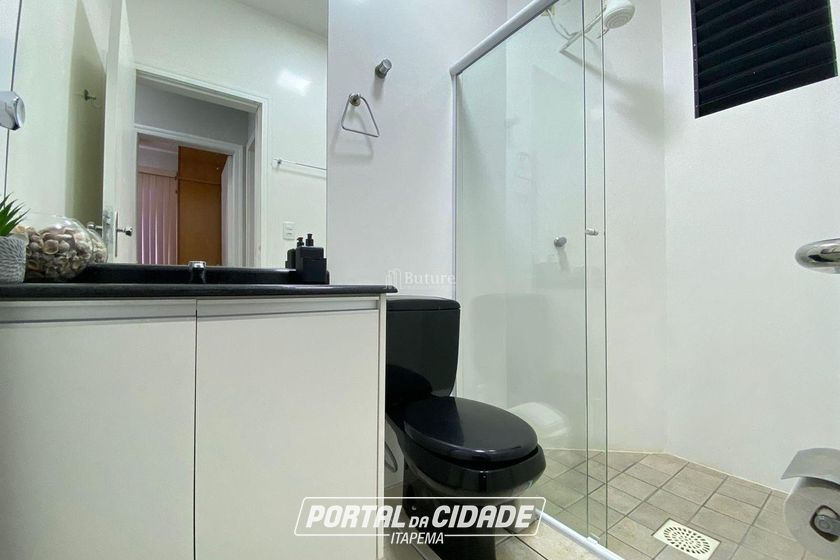Apartamento &agrave; venda - 110m&sup2; - Meia Praia