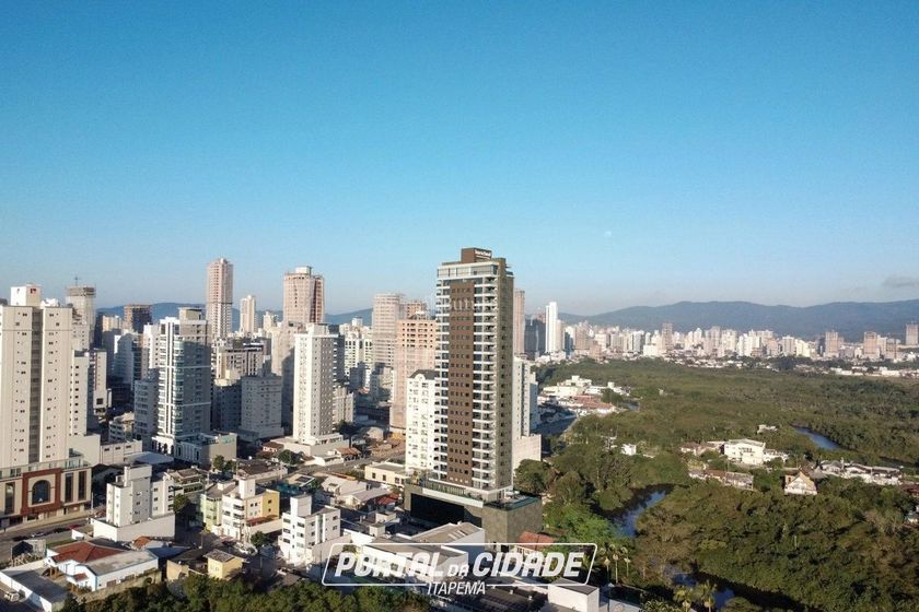 Apartamento &agrave; venda - 166m&sup2; - Meia Praia