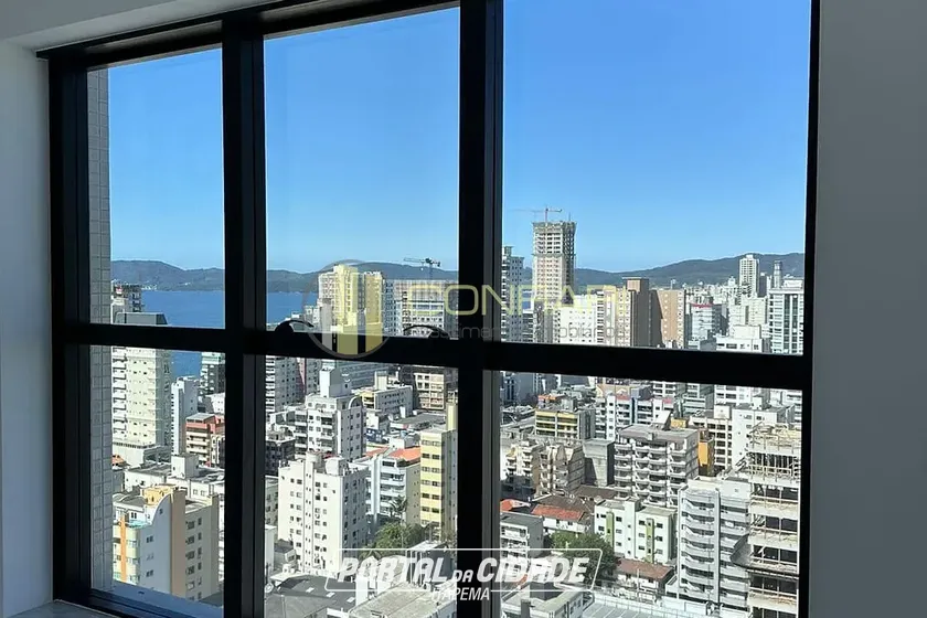 Apartamento &agrave; venda - 135m&sup2; - meia praia