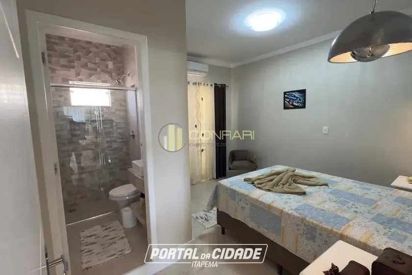 Casa &agrave; venda - 340m&sup2; - Meia Praia
