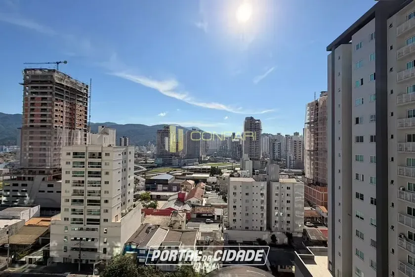 Apartamento &agrave; venda - 103m&sup2; - Meia Praia