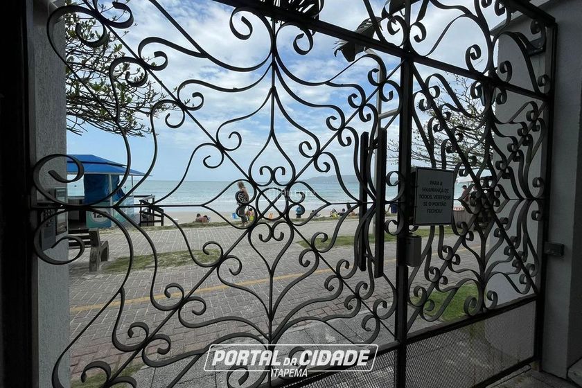 Apartamento &agrave; venda - 80m&sup2; - Meia Praia