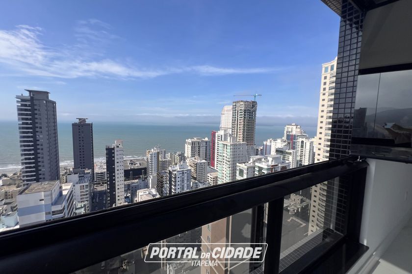 Apartamento &agrave; venda - 206m&sup2; - Meia Praia
