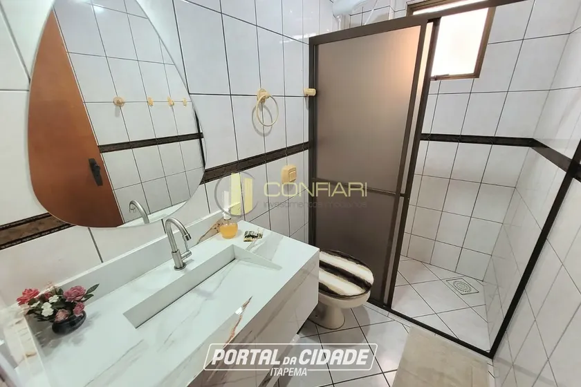 Apartamento &agrave; venda - 137m&sup2; - Meia Praia