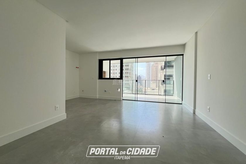 Apartamento &agrave; venda - 123m&sup2; - Meia Praia