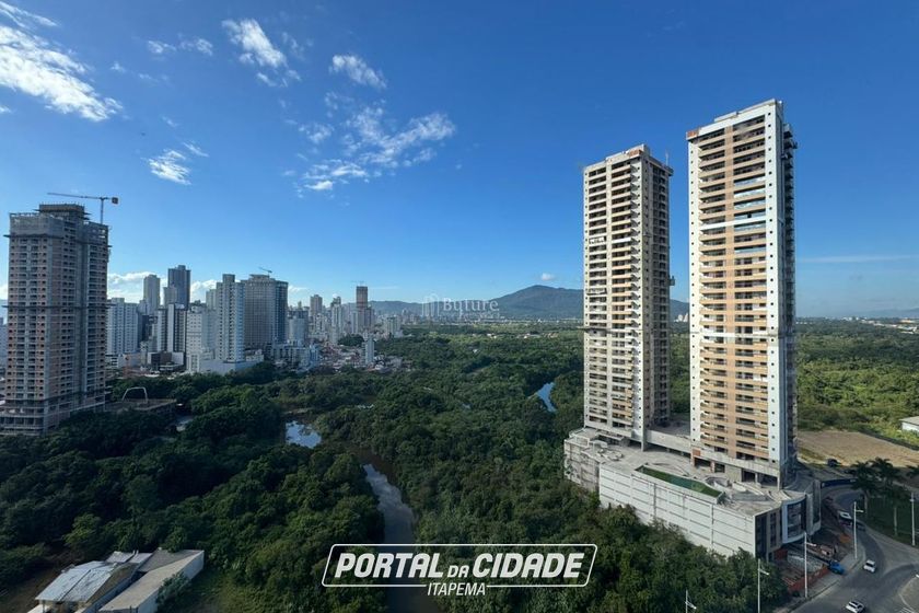 Apartamento &agrave; venda - 85m&sup2; - Meia Praia