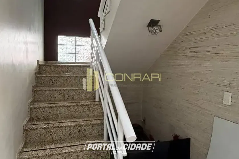 Casa para alugar - 300m&sup2; - Meia Praia