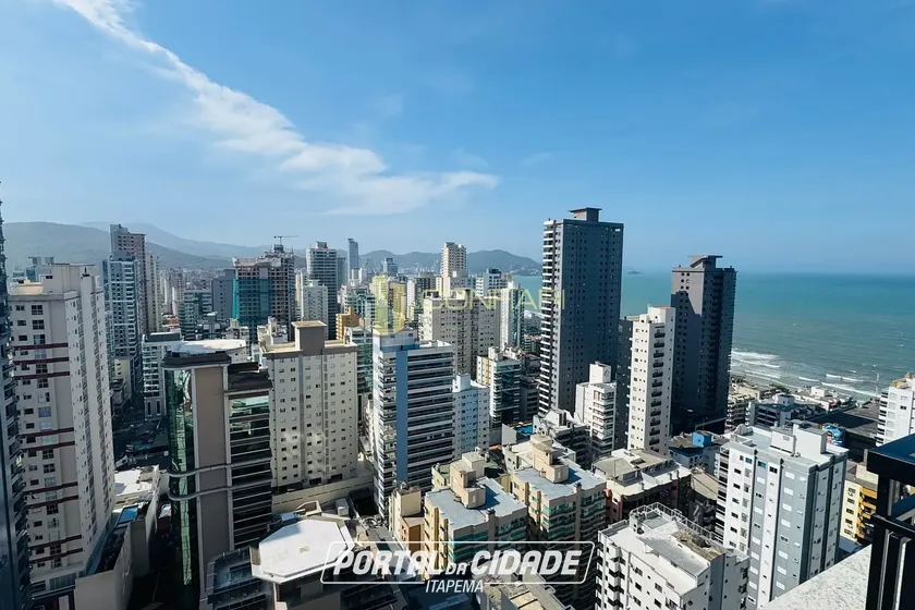 Apartamento &agrave; venda - 185m&sup2; - Meia Praia