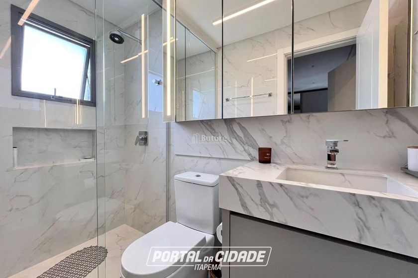 Apartamento &agrave; venda - 166m&sup2; - Meia Praia