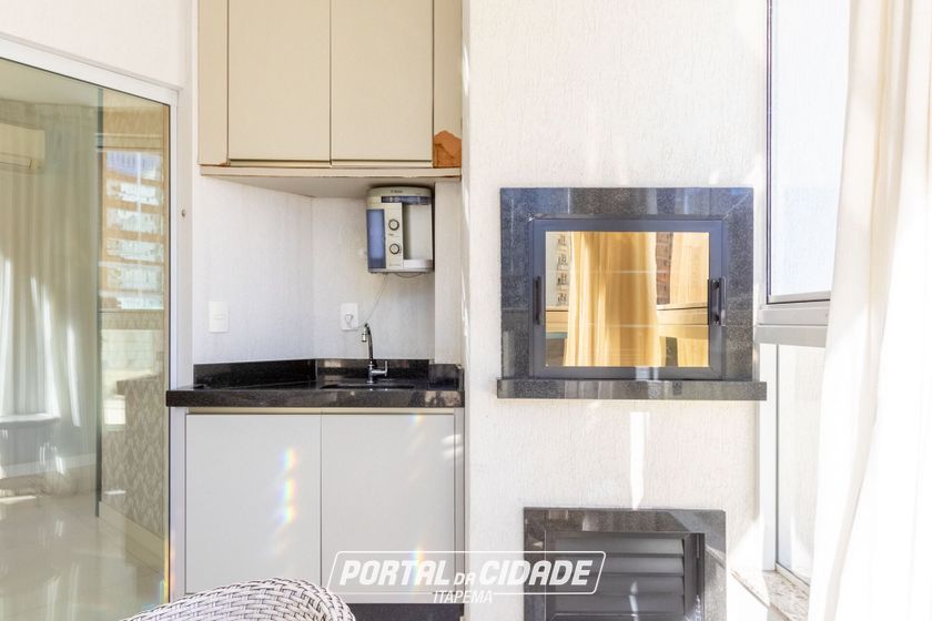 Apartamento &agrave; venda - 121m&sup2; - Meia Praia