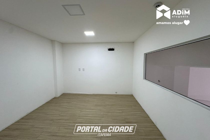 Sala Comercial para alugar - 150m&sup2; - Meia Praia