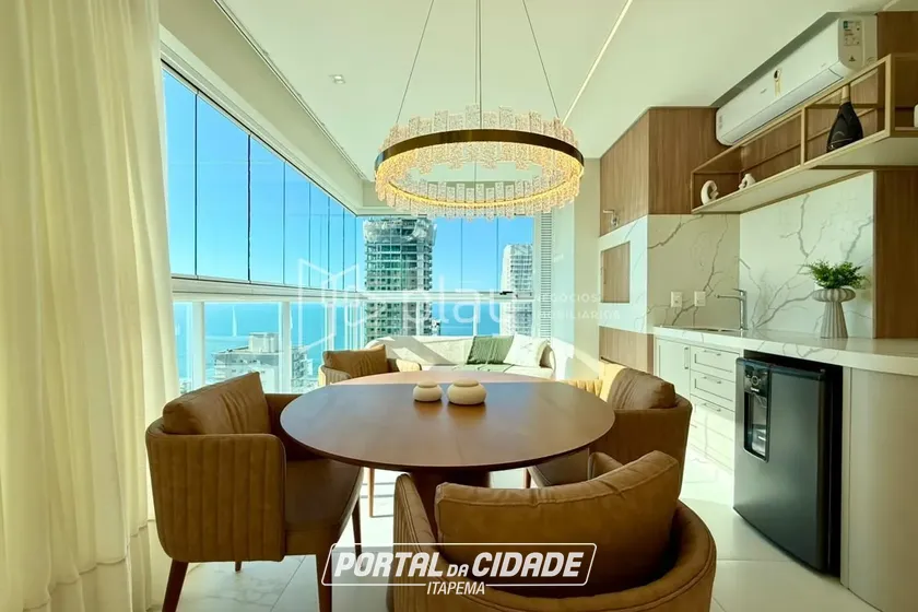 Apartamento &agrave; venda - 160m&sup2; - Meia Praia
