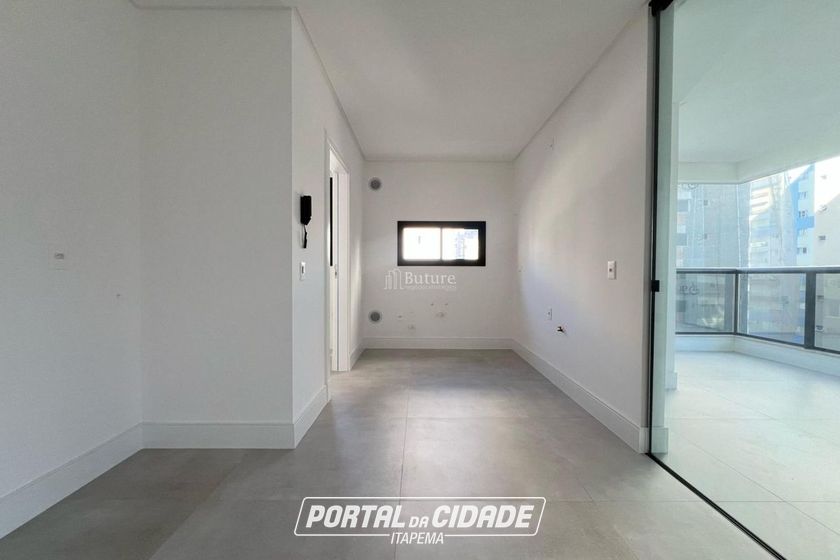 Apartamento &agrave; venda - 132m&sup2; - Meia Praia