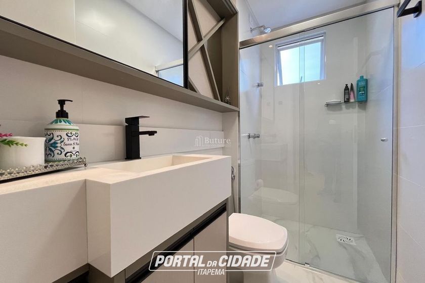 Apartamento &agrave; venda - 123m&sup2; - Meia Praia