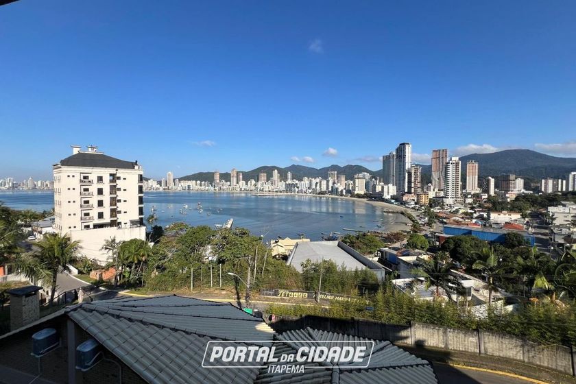Casa &agrave; venda - 200m&sup2; - Canto da Praia