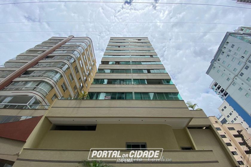Apartamento &agrave; venda - 132m&sup2; - Meia Praia