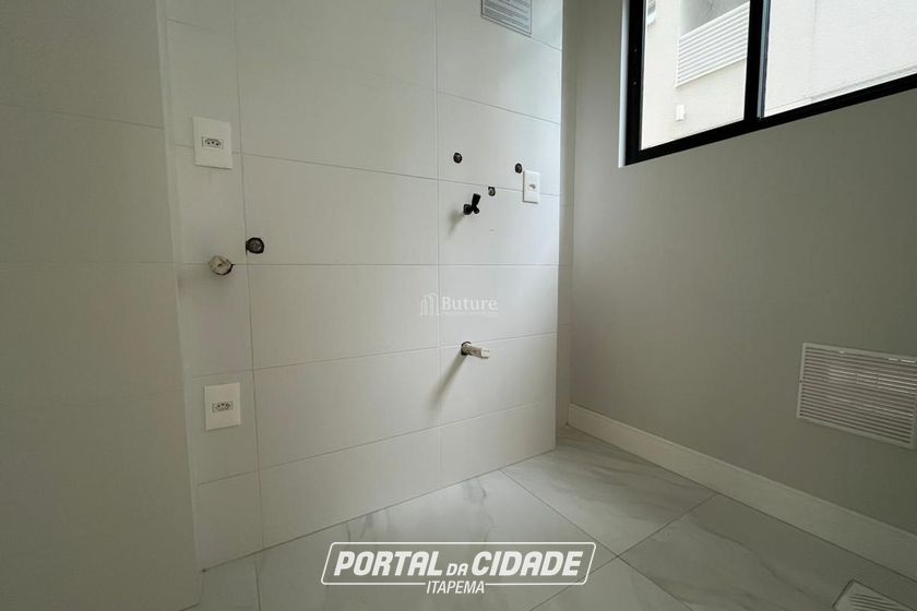 Apartamento &agrave; venda - 125m&sup2; - Meia Praia