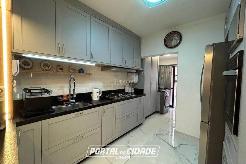 Apartamento &agrave; venda - 147m&sup2; - Meia Praia