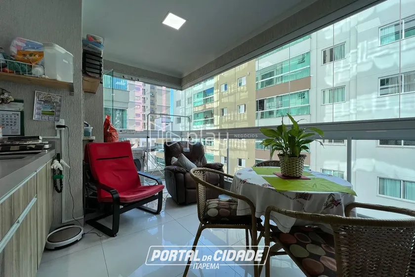 Apartamento &agrave; venda - 133m&sup2; - Meia Praia