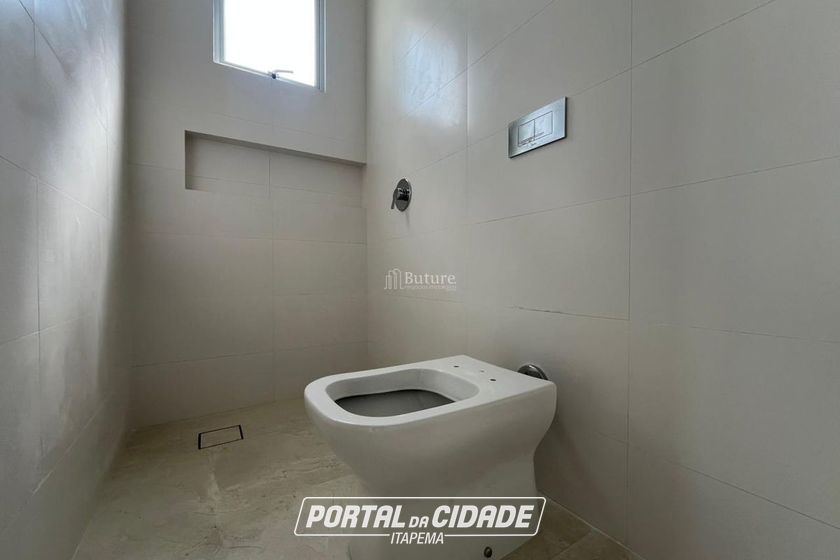 Apartamento &agrave; venda - 132m&sup2; - Meia Praia