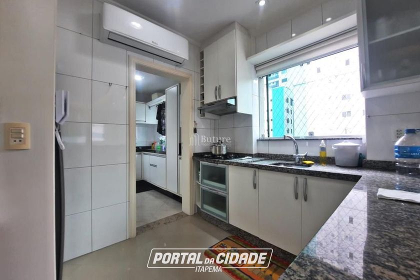 Apartamento &agrave; venda - 132m&sup2; - Meia Praia