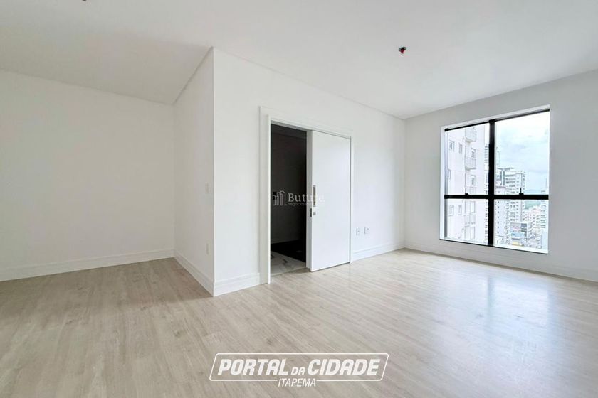 Apartamento &agrave; venda - 206m&sup2; - Meia Praia