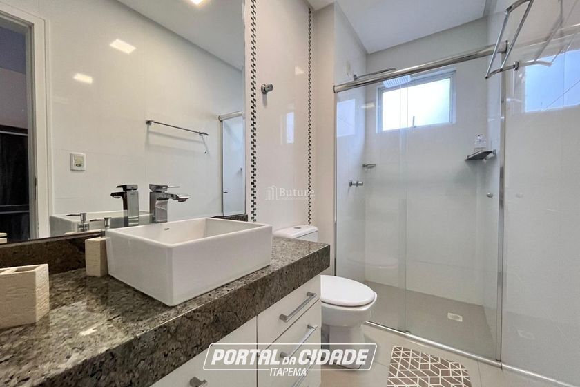 Apartamento &agrave; venda - 142m&sup2; - Meia Praia