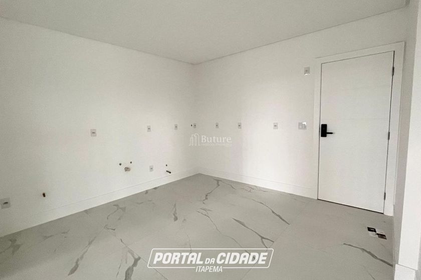Apartamento &agrave; venda - 182m&sup2; - Meia Praia
