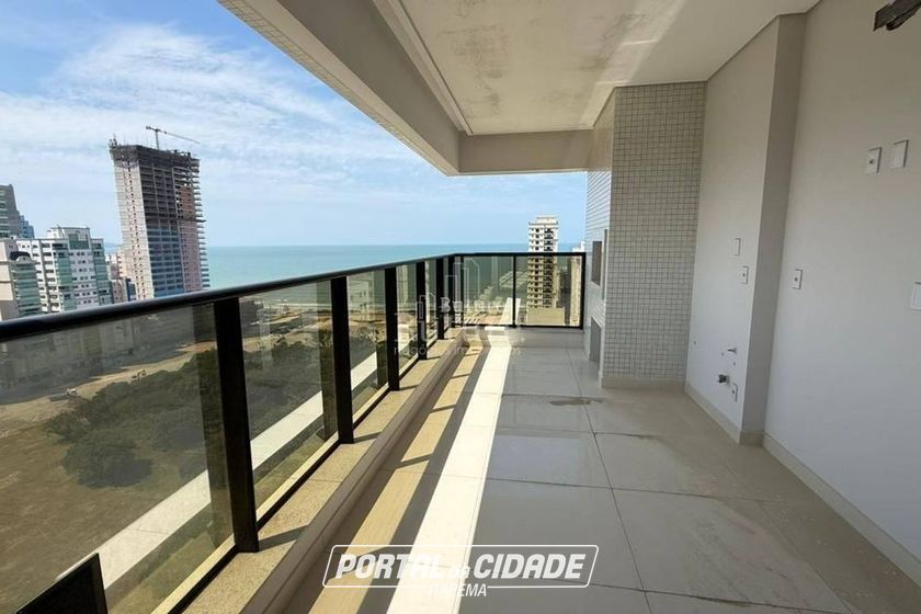 Apartamento &agrave; venda - 140m&sup2; - Meia Praia