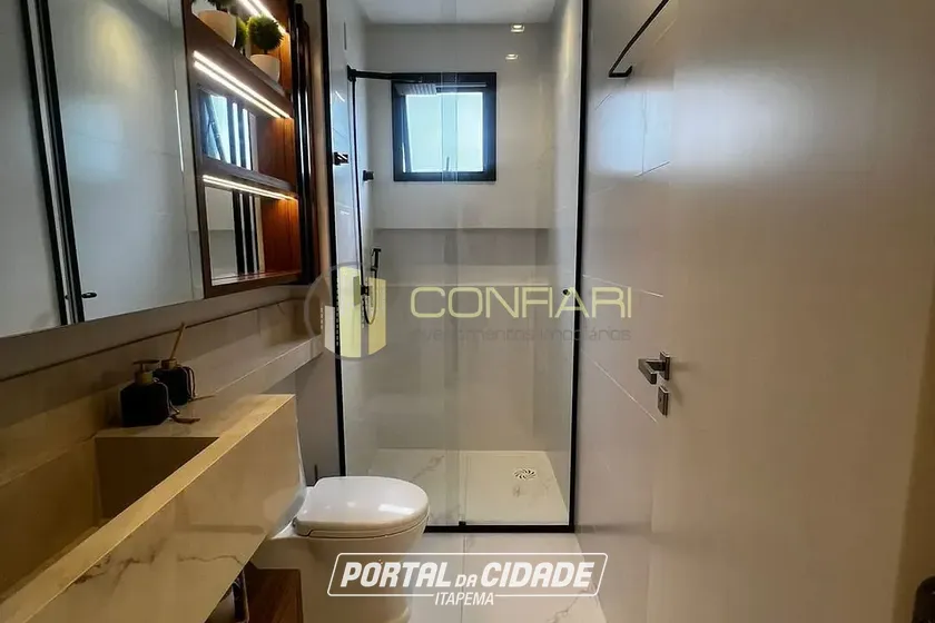Apartamento &agrave; venda - 101m&sup2; - Meia Praia