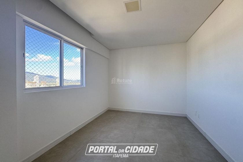 Apartamento &agrave; venda - 129m&sup2; - Meia Praia