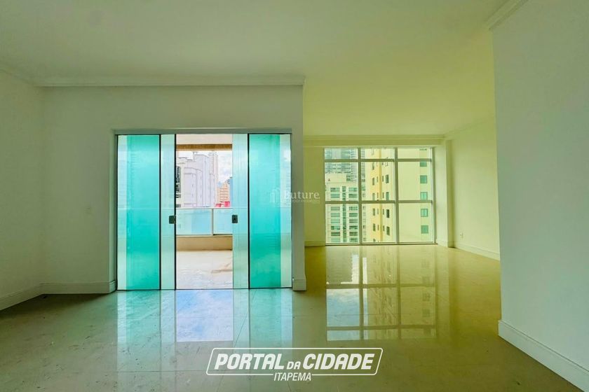 Apartamento &agrave; venda - 166m&sup2; - Meia Praia